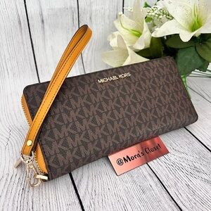 🦋Michael Kors LG Continental Wallet-Wristlet